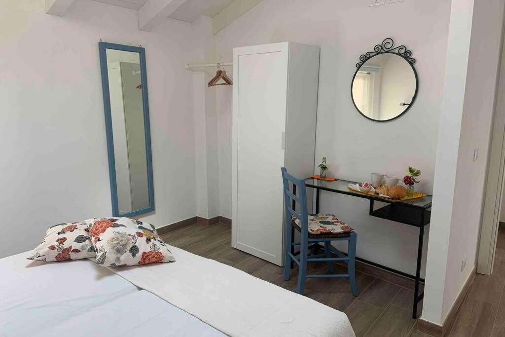 Ferienwohnung Antica Casa Nel Borgo Pietrasanta Exterior foto